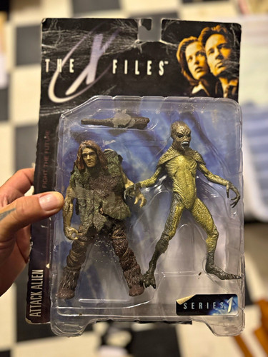 Files fight the future - x-files,